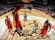 中国熊猫体育-当蓝狮遇见红龙，内马尔在伦敦之夜的巨星烙印